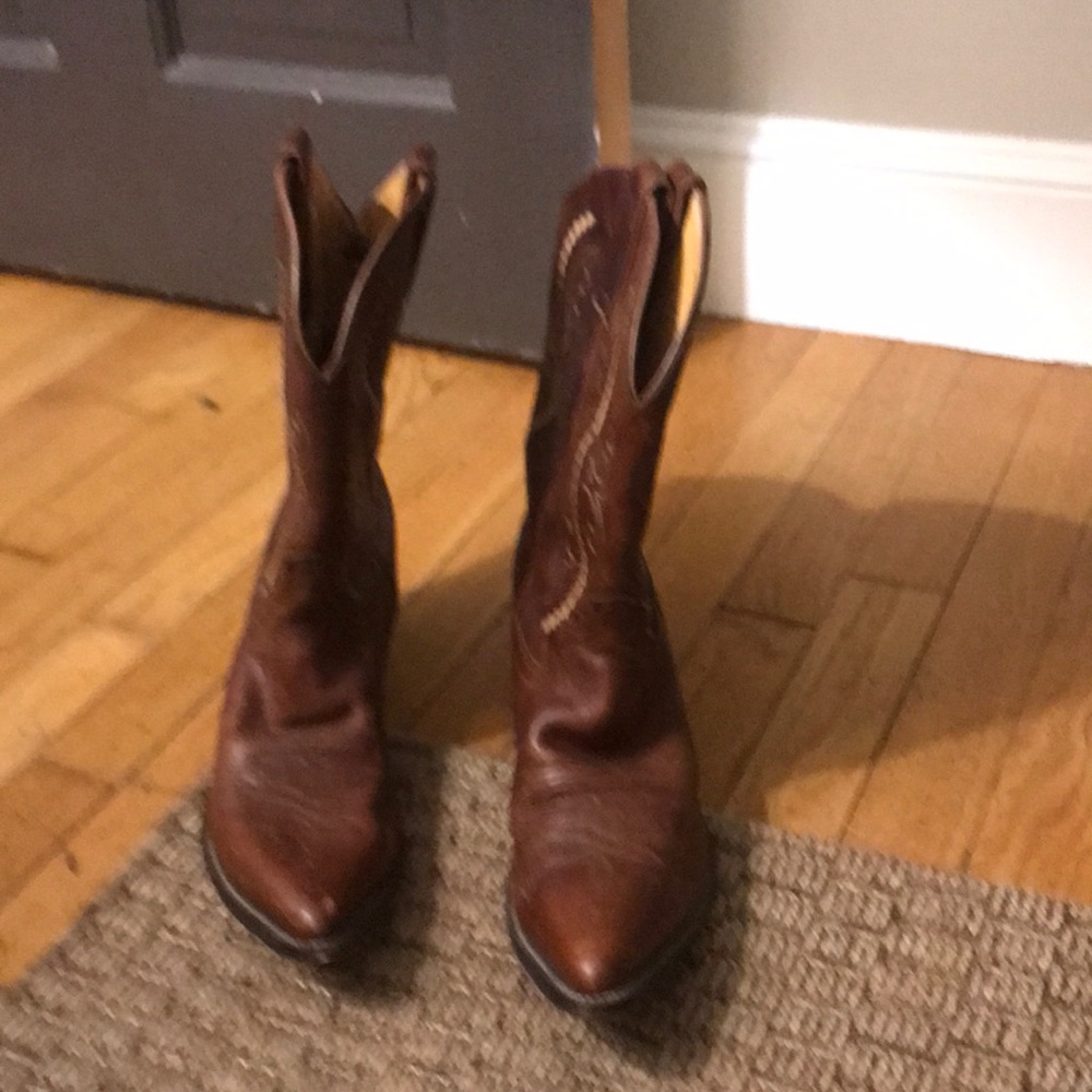 Justin Cowboy Boots!